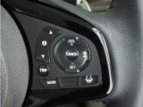 ◆アダプティブクルーズコントロール◆予め設定した車速内でクルマが自動的に加減速。前走車との適切な車間距離を維持しながら追従走行します。【LKAS】車線維持支援システムでステアリング操作を支援。