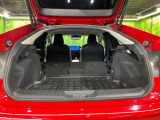 【パワーバックドア】スマートキーや運転席のボタンを押すだけでリアゲートが自動で開閉します!荷物を持っている時や、高い位置にあるバックドアを閉める際に便利な機能です♪