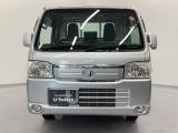 自社整備工場で点検整備をおこなってからお渡ししています。車検が残っている場合は『12ヶ月点検整備』を、車検整備付きの場合は『車検整備』をおこないます。整備費用は車両本体価格に含まれています。