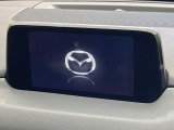 【マツダコネクトナビ】車内の雰囲気にマッチした一体型タイプのナビ。各種車輌設定やBluetooth再生等、様々な機能が楽しめます。直感的なダイヤル操作が可能で、使い勝手も良好です。