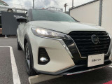LEDヘッドライトはハロゲンランプの約2倍の光量で明るく遠くを照らし、夜間走行時の視認性を高めます。さらに長寿命や省電力、スタイリッシュな印象も際立たせます。
