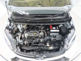 車にとって、とても大切な部分のエンジンルーム。綺麗に清掃済みで安心です。