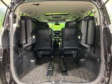 普段のお買い物や通勤、送迎等に十分な荷室スペースを確保しております。セカンドシートを倒すと、大きな荷物の積載も可能です♪