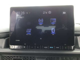 【バックカメラ】運転が苦手な方も車庫入れラクラクです!ギアをリバースに入れれば自動的に切り換わりますので、面倒な操作は不要です♪狭い駐車場もお車を傷つけず安心ですね!