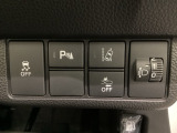 ハンドルの右側にはヘッドライトレベライザーとHondaセンシング用のメインスイッチがついています。ヘッドライトレベライザーは道路状況や積荷の加重に応じてライトの高さを調節できます。
