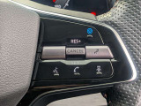 プロパイロットやハンズフリー通話などの操作を行う右側ステアリングスイッチ。運転中も視線を逸らさずに安全な操作が可能です。