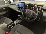 運転席周りのレイアウトをご覧ください。ナビゲーションが綺麗に装着されすっきり収まってますね!