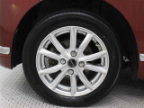 社外品の14インチアルミホイールを装着しています。タイヤサイズ155/65R14