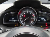 MAZDA2のメーター部です。撮影時の走行距離は「44,789Km」になります。