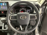 ステアリングから手を離さず、運転に集中したままオーディオ等の操作ができます。