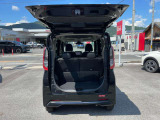 ♪ バックドアもしっかり開いて荷物も楽々載せ降し出来ます ♪