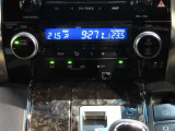 左右独立温度コントロールフルオートエアコンです。運転席、助手席それぞれで独立して温度設定ができます。冷え性の方が乗っても安心ですね♪