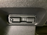 ハンドルの左下にETCがついています。高速道路の料金所の通過も楽々です。 カードの取り出しもしやすい場所についています。