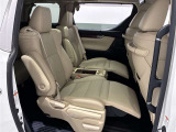 オットマン付きセパレートタイプでゆったり乗車のセカンドシートです。