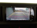 バックモニター付きで慣れない駐車場や車庫入れをサポートします。