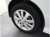 かっこいいホイールですね。 車のイメージを大きく左右するホイール部分はコダワリを持ちたいですね。