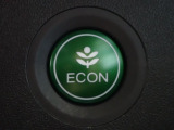 エンジン、エアコンなどを制御し低燃費な『ECONモード』に、また走りを楽しみたいとき、空調など快適性を重視したいときにはスイッチOFFで通常モードに切り替えができます!