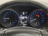【メーターまわり】ドライバーから見やすい位置にあって安全運転に寄与します。マルチインフォメーションディスプレイでは、クルマに関する情報の確認はもちろん、各種安全機能・装備のON/OFFも設定可能。