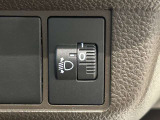 機能制御用のスイッチはステアリング右奥に集約されておりますので、運転の邪魔になりません!
