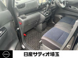 助手席も広く、スムーズに乗り降りいただけます!
