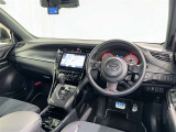 運転席まわりです。 各操作スイッチは使いやすい位置に配置されてます。