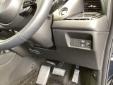 左側に高速で便利なETCがあり、横滑りを防ぐVSAなどのスイッチは、運転席の右側、手の届きやすい位置にあります。
