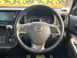 インテリアに合わせたデザインのステアリングは、運転される方のことも考え、運転しやすい形状、大きさです。是非一度、実際に触ってお確かめください。