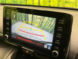 【バックカメラ】駐車時に後方がリアルタイム映像で確認できます。大型商業施設や立体駐車場での駐車時や、夜間のバック時に大活躍!運転スキルに関わらず、今や必須となった装備のひとつです!