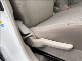 運転する人の体格に合わせてシートの角度や高さを細かく変えることができます。