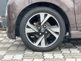 純正アルミホイール。タイヤサイズは165/55R15です。