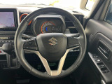 インテリアに合わせたデザインのステアリングは、運転される方のことも考え、運転しやすい形状、大きさです。是非一度、実際に触ってお確かめください。