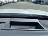カラーヘッドアップディスプレイ付き。少ない視線移動で情報を確認できるので、運転の疲労軽減に繋がりますよ♪