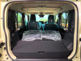 普段のお買い物や通勤、送迎等に十分な荷室スペースを確保しております。セカンドシートを倒すと、大きな荷物の積載も可能です♪