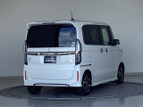 バックカメラが付いているのでバックでの車庫入れも安心です。