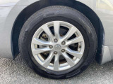 純正のアルミホイールです!お車に合ったデザインのホイールになっています!