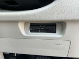 運転席の右下にETCがビルトインされています。高速道路では便利ですね!