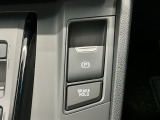 電動パーキングブレーキ、信号待ちや渋滞時などブレーキを踏み続ける場合に比べて足腰の疲労が軽減されるオートブレーキホールド付きです!