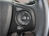 ◆アダプティブクルーズコントロール◆予め設定した車速内でクルマが自動的に加減速。前走車との適切な車間距離を維持しながら追従走行します。【LKAS】車線維持支援システムでステアリング操作を支援。