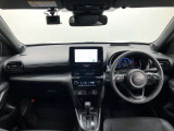 シンプルながら機能性あふれる運転席廻りです。視界性もよく、運転しやすいですよ。