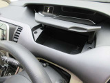 運転席側小物入れ