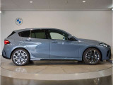 ☆BMWの前後重量配分50:50はエンジン自体をフロントタイヤよりも後ろにずらし、通常はエンジンルーム内に搭載される重量物であるバッテリーをトランクに移動させるなどして実現されています☆