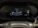 7インチTFT液晶ディスプレイ+デジタルメーター。4種類のメーターデザインから好みのデザインを選べます。