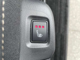 セカンドシートにはシートヒーターが装備されております。