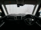 見通しのよいすっきりとした視界で、誰でも運転しやすいです。運転のしやすさは疲れにくさにも繋がりますよ♪