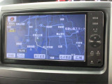 純正ナビを装備。タッチパネル式で使いやすく、お出かけもラクラクです。
