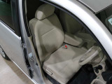 程よい硬さとホールド性が高いシートで長時間運転も快適です。