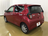 トヨタのプロ整備士が車両の点検を実施