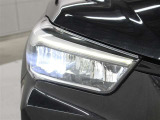ハイビームで走行中、対向車を検知し操作することなく部分的に遮光する、ADB(アダプティブドライビングビーム)を装備。対向車に眩しい思いをさせることなく、ハイビームの視認性を確保します。
