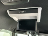 【後席用プルダウンモニター】後ろに乗車している人を飽きさせません♪ テレビやDVDビデオを見ながら楽しいドライブを♪使わない時は格納できますので、ジャマになる事もありません♪
