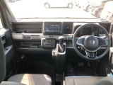 【インパネ全体】手が届きやすく、どなたでも運転しやすいです。シンプルで使いやすい設計になっています!